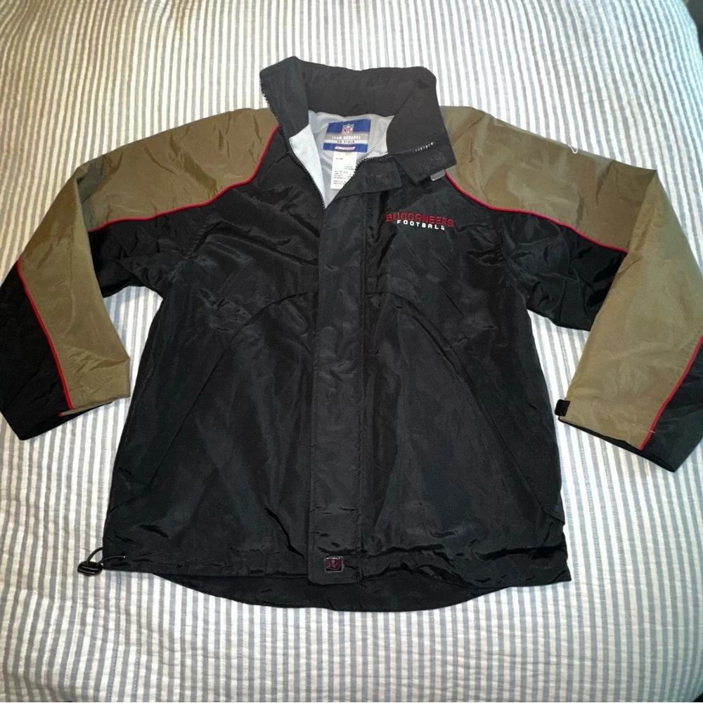 Reebok NFL Tampa Bay Buccaneers Kids Jacket LG 14-16 On Field Windbreaker Black‎